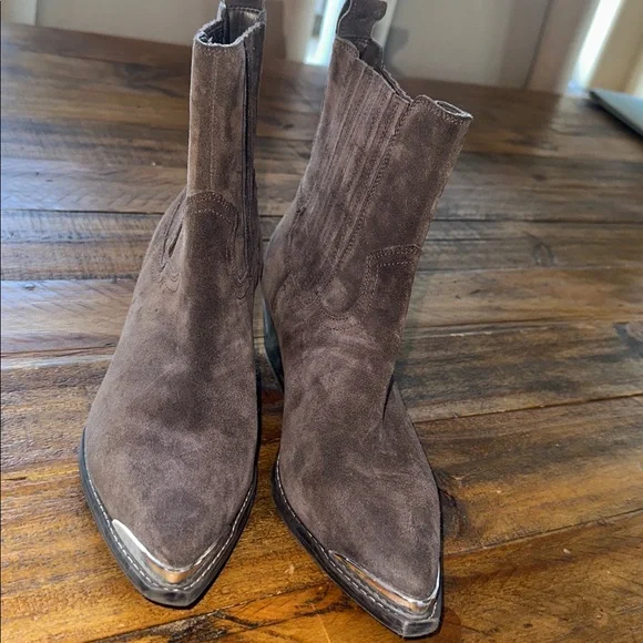 Marc Fisher Pryce dark brown suede Block heel western bootie sz 8.5 - Picture 3 of 4